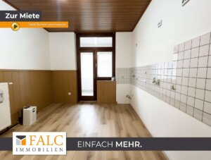 Renovierte Altbauwohnung mit Balkon